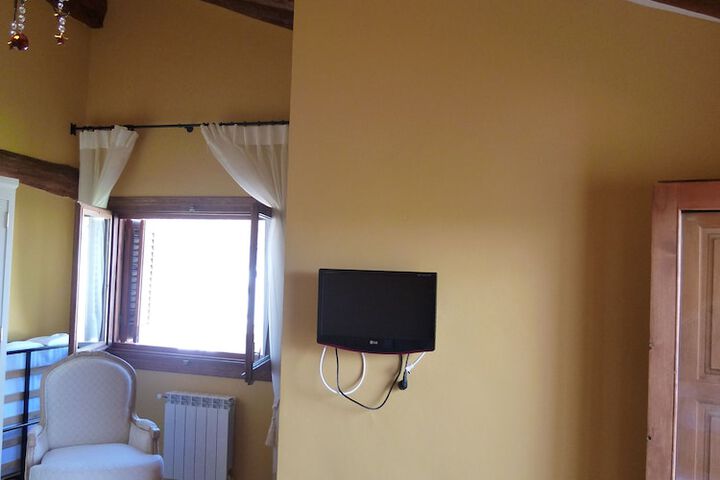 Room 4 of 23