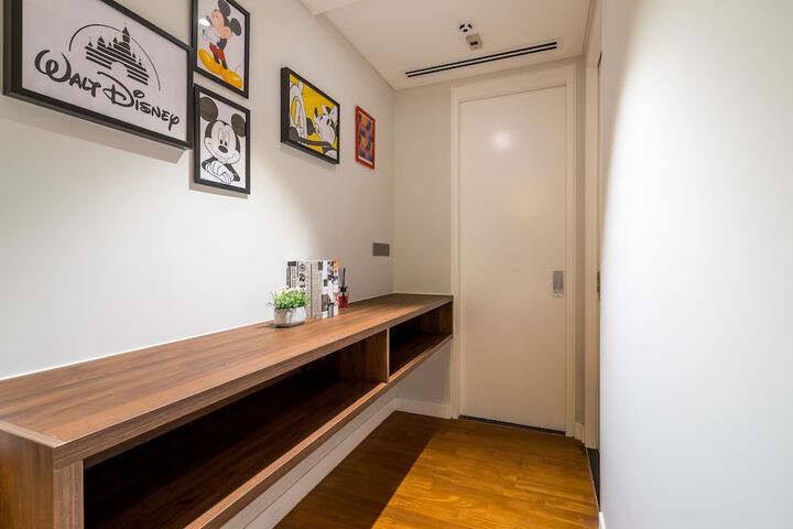 Room 145 of 216