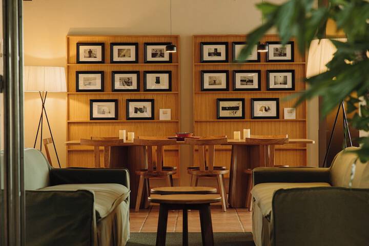 Lounge 53 of 68