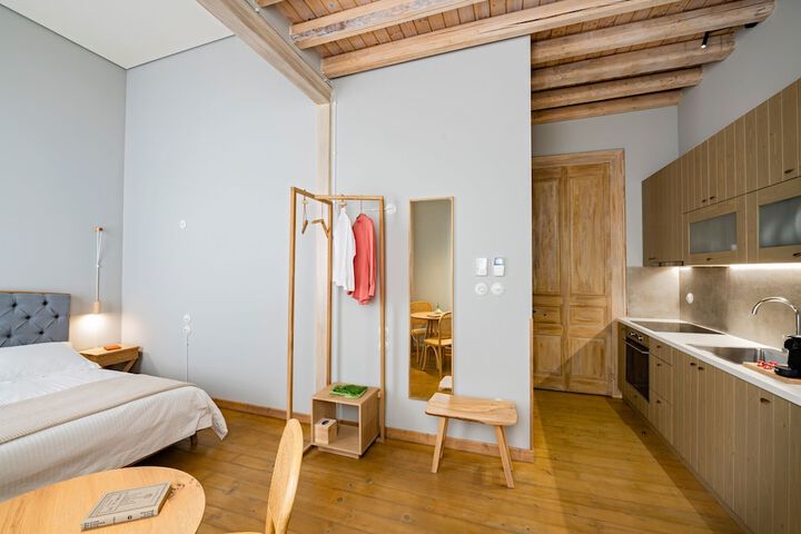 Room 4 of 17