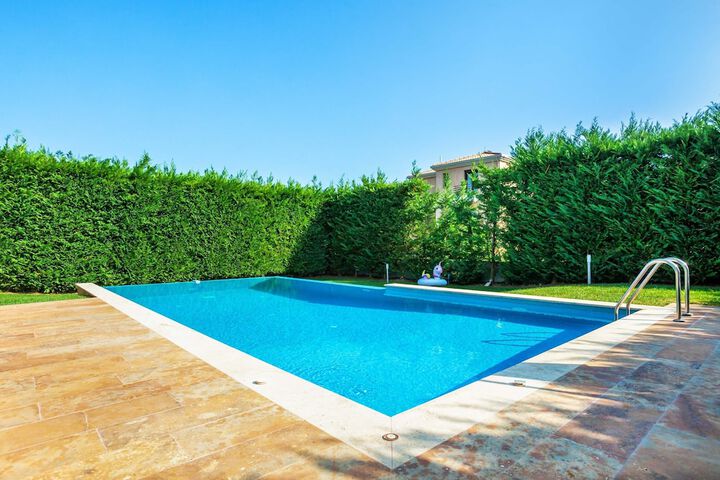 Pool 52 of 72