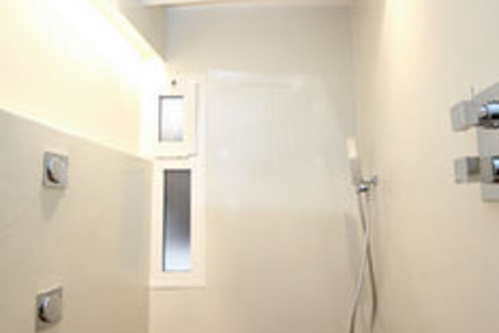 Room 12 of 27