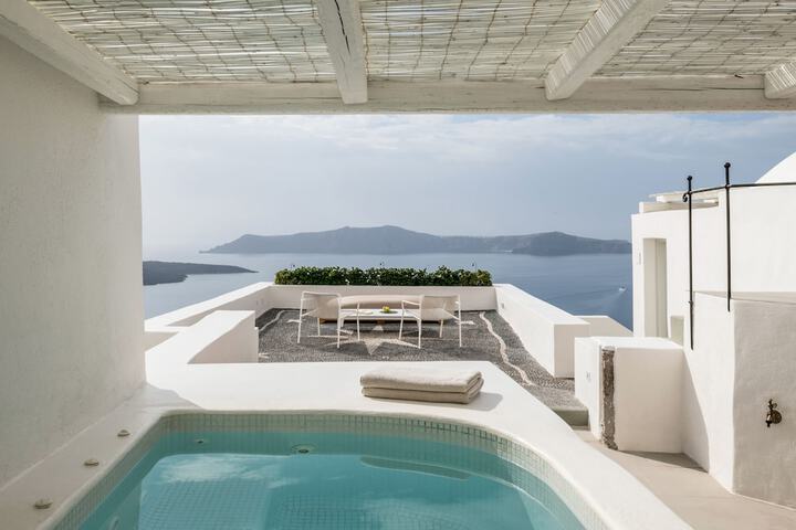 Enigma Suites in Santorini