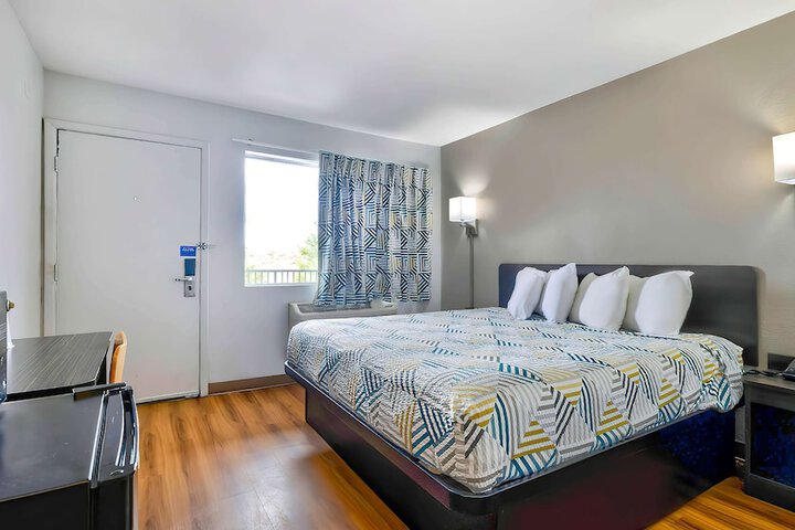 Room 7 of 24