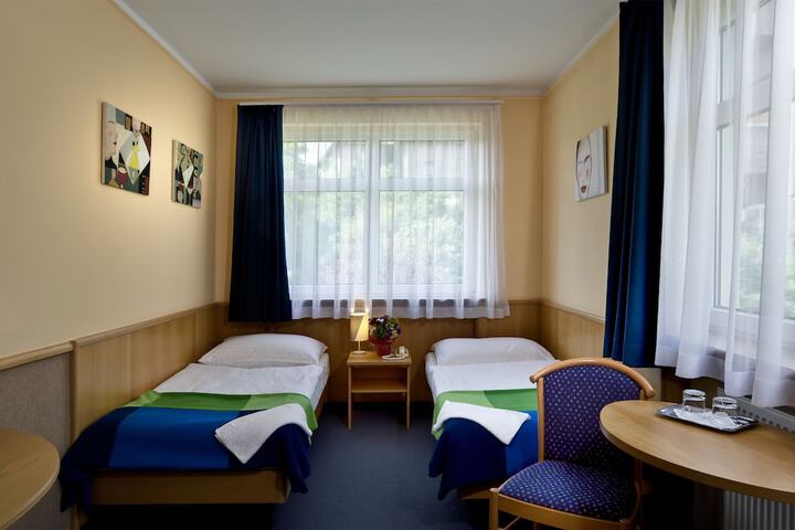 Room 4 of 36