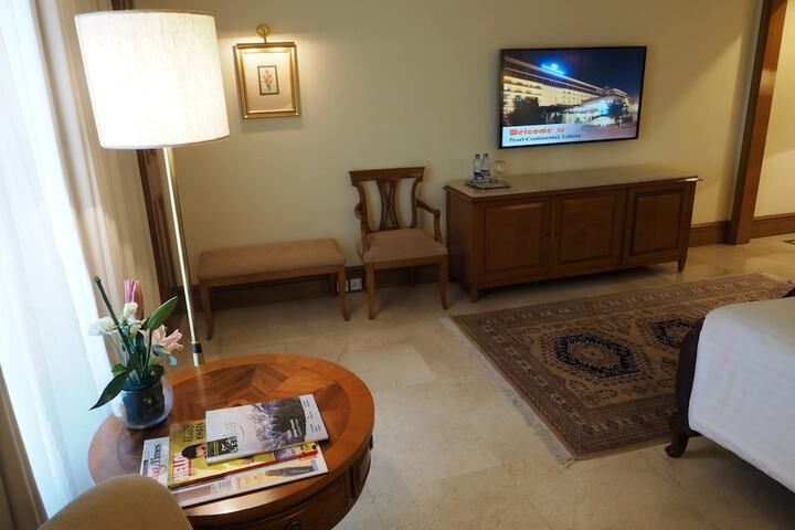 Room 14 of 80