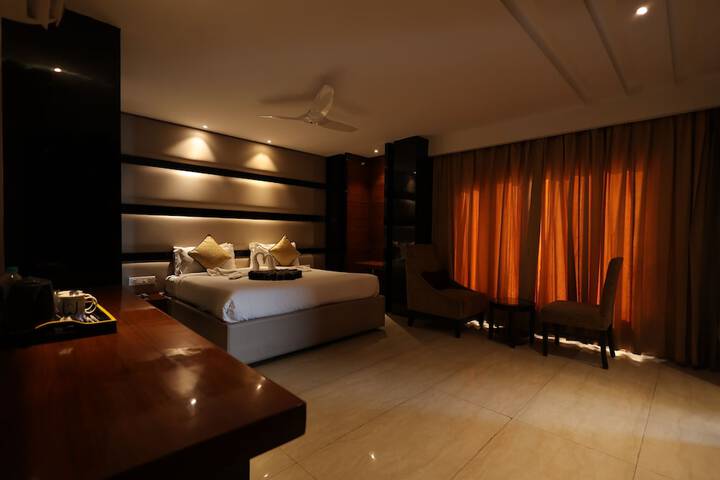 Room 12 of 28