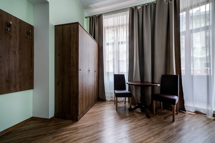 Room 19 of 25
