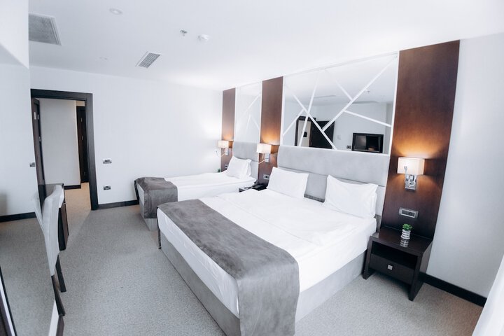 Room 73 of 342