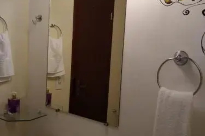 Room 7 of 8
