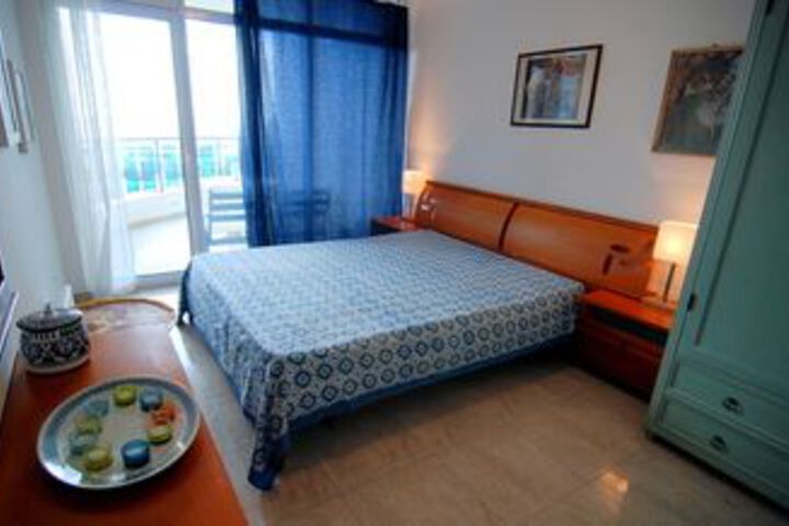 Room 9 of 26