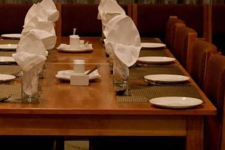 Dining 16 of 33