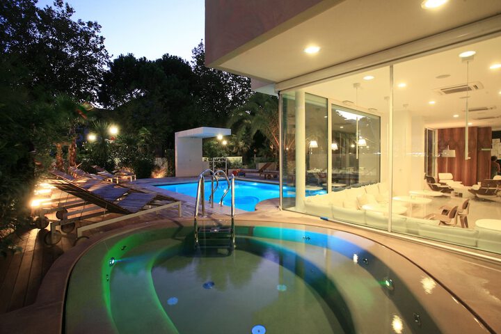 Pool 49 of 78
