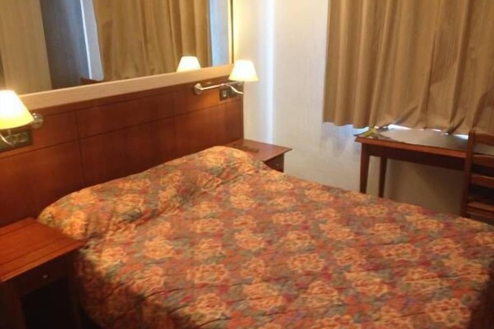 Room 4 of 20