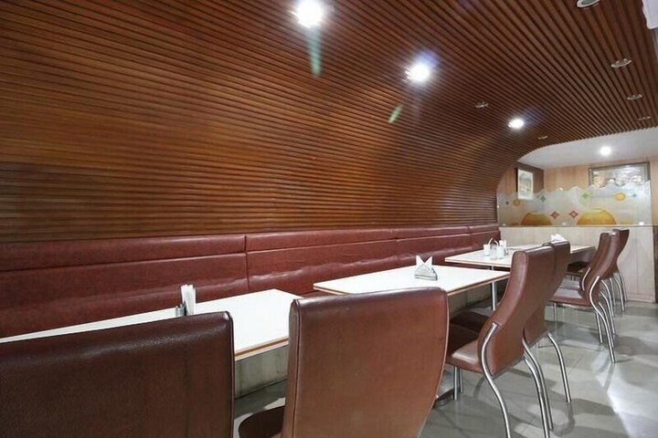 Dining 10 of 12