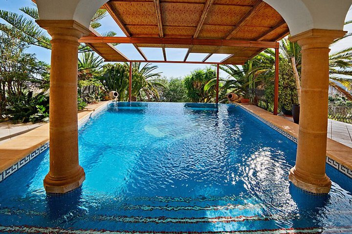 Pool 16 of 24