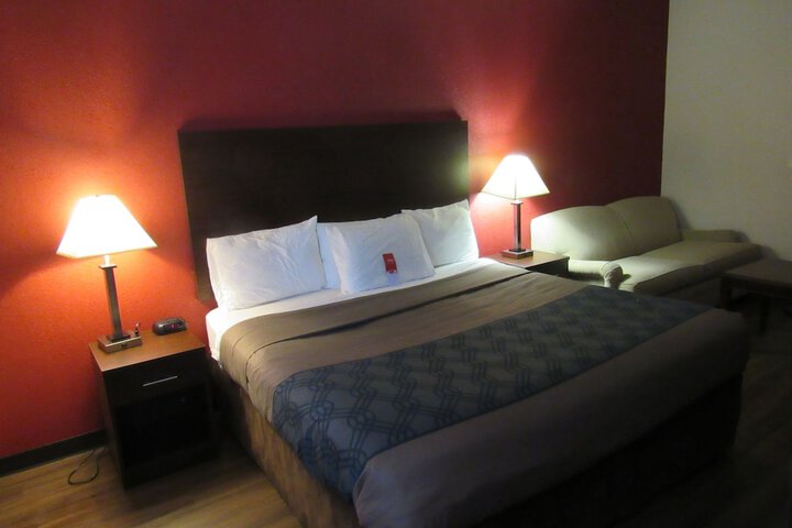 1 King Bed (18 of 18)