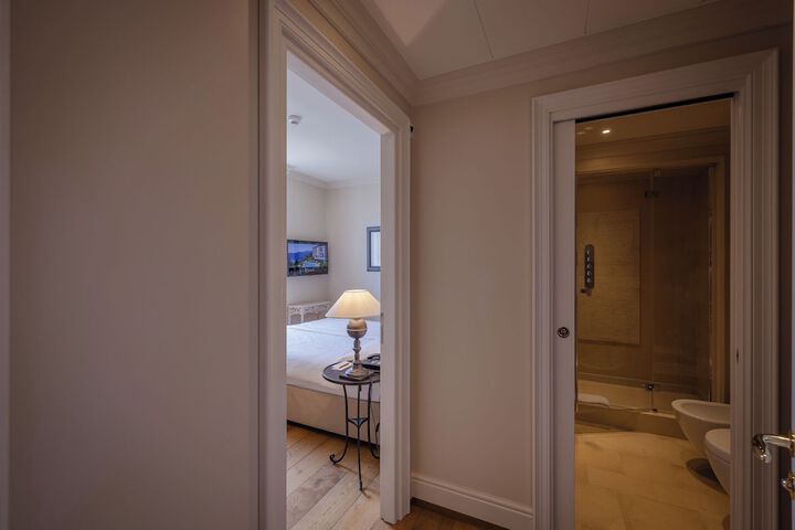 Room 25 of 307