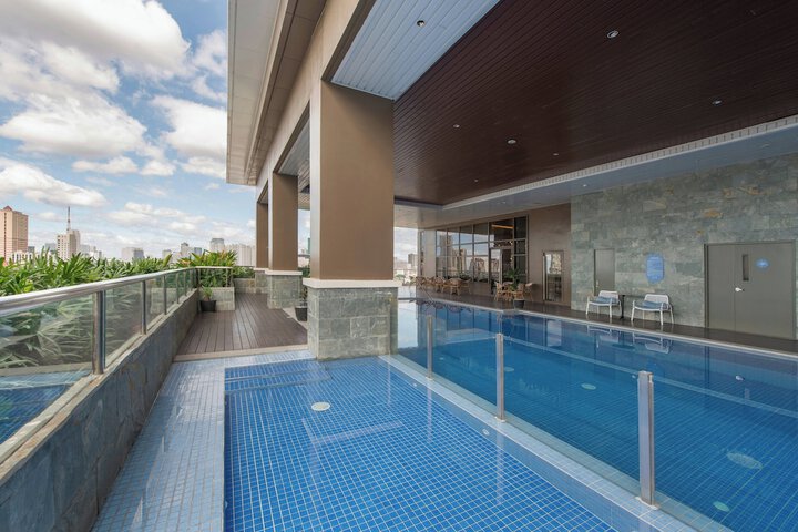 Pool 51 of 71