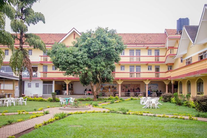 Hotel Exterior 70 of 72