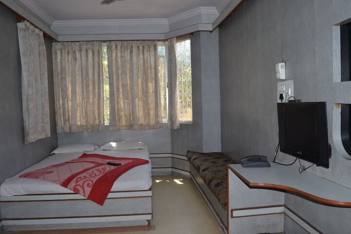 Room 9 of 34