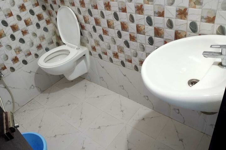 Room 5 of 11