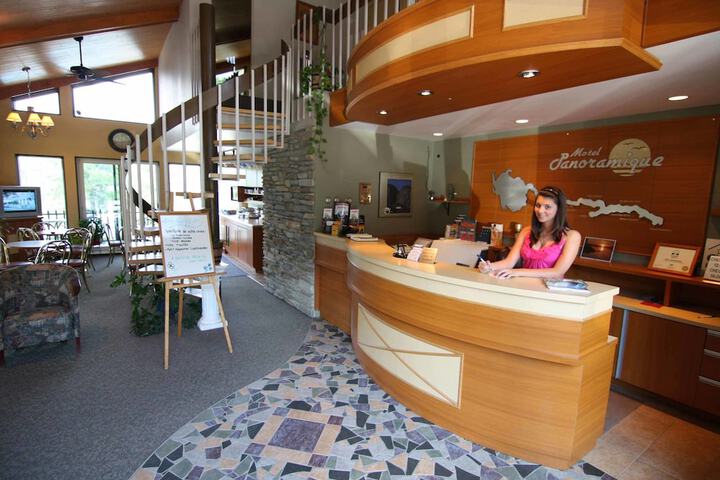 Check-in/check-out kiosk