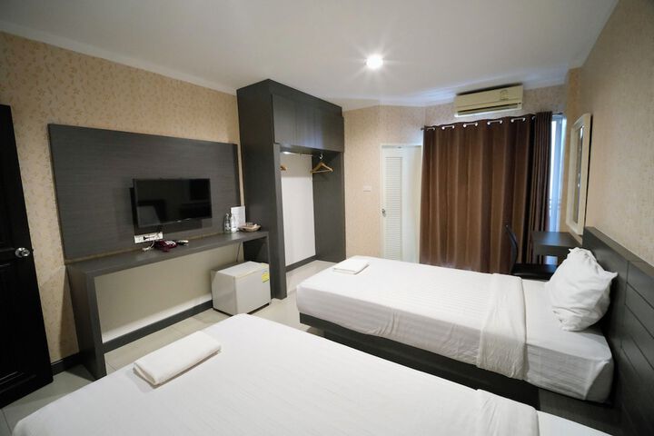 Room 10 of 40
