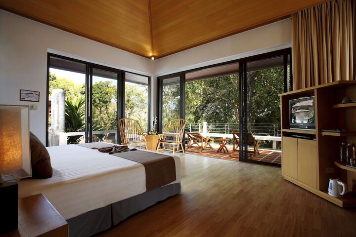 Room 6 of 100