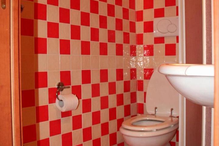 Room 4 of 19