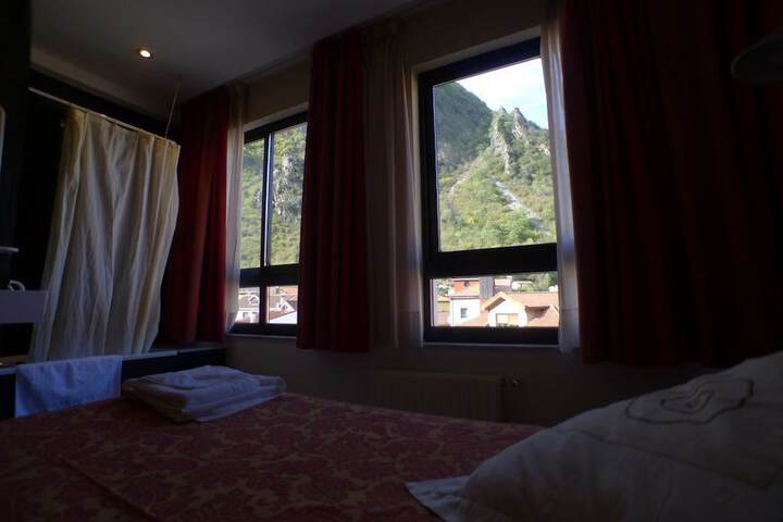 Room 12 of 20