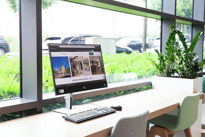 Business Center 156 of 182