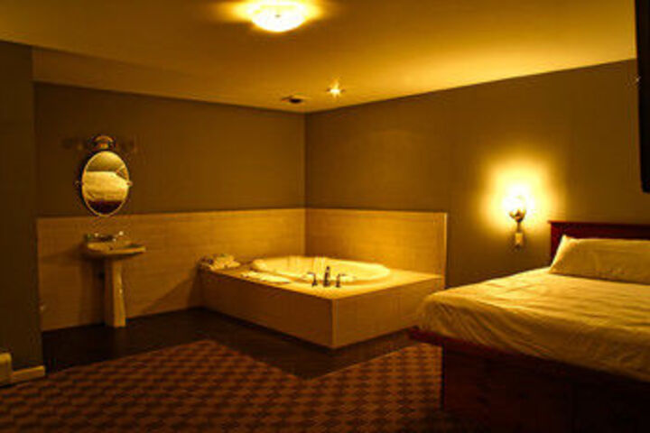 Room 4 of 12