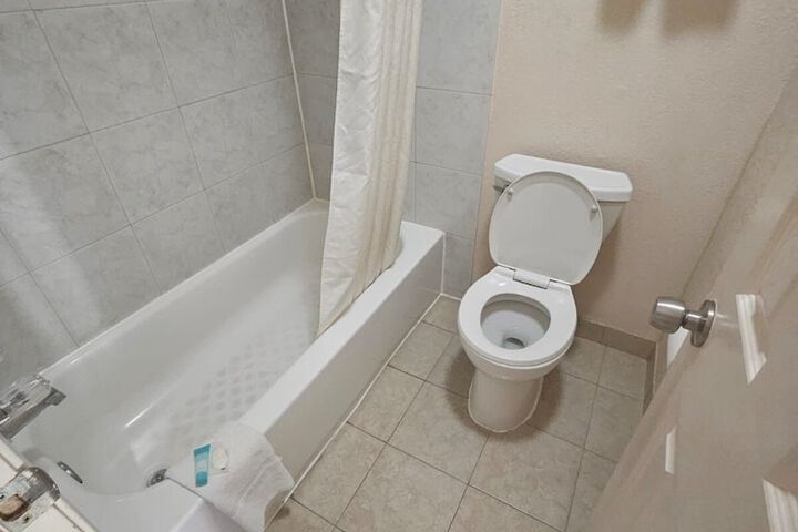 Room 8 of 19