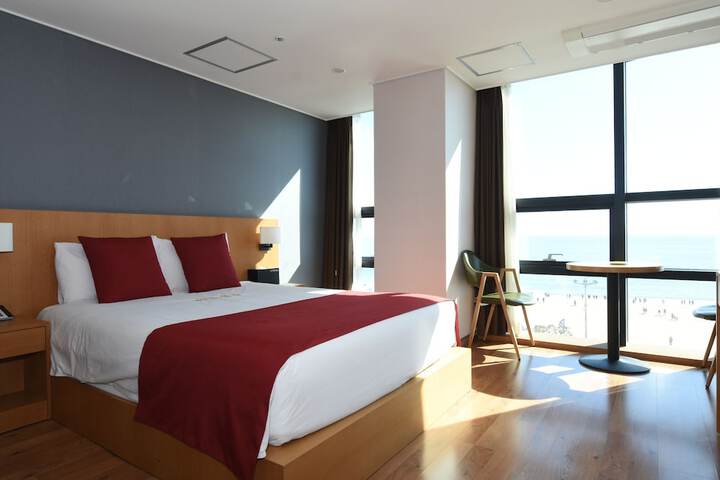 Room 6 of 74