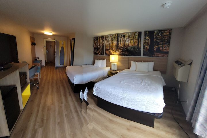 2 Queen Beds (8 of 14)