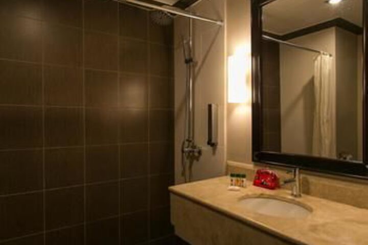 Room 2 of 25