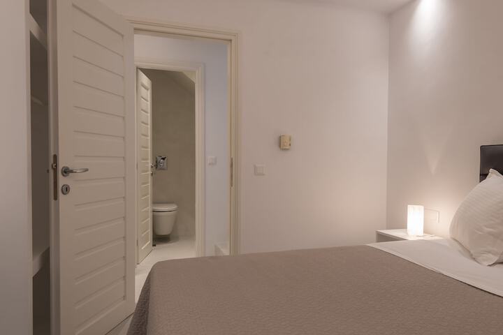 Room 34 of 184