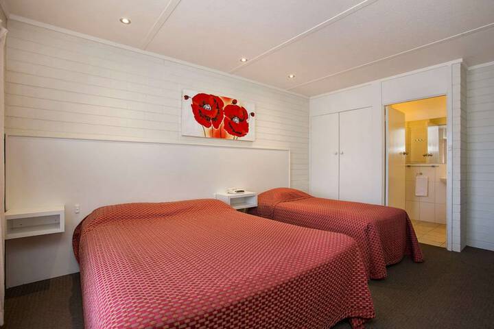 Room 4 of 10