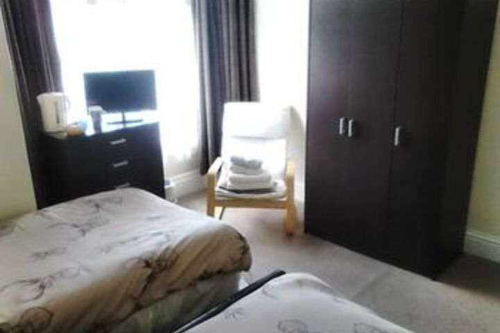 Room 8 of 13