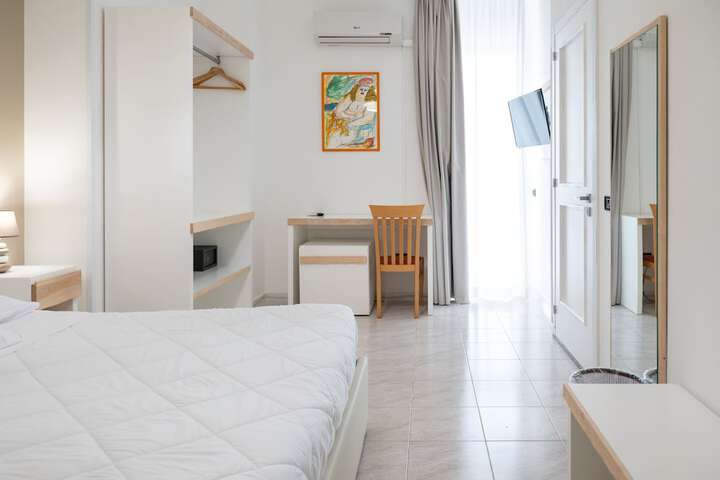 Room 16 of 49