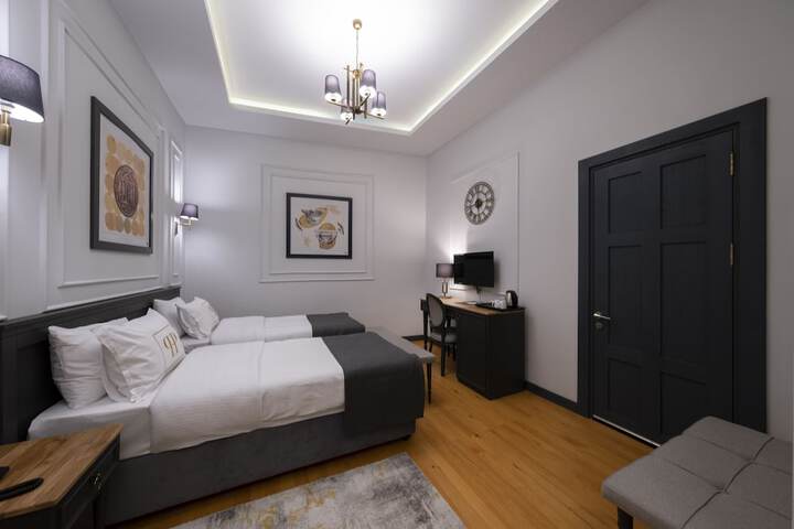 Room 28 of 134