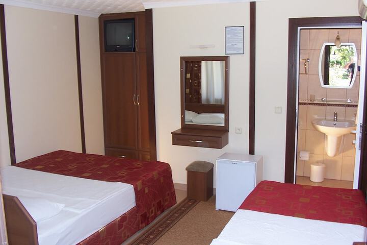 Room 4 of 66