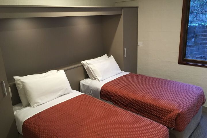 Room 8 of 33