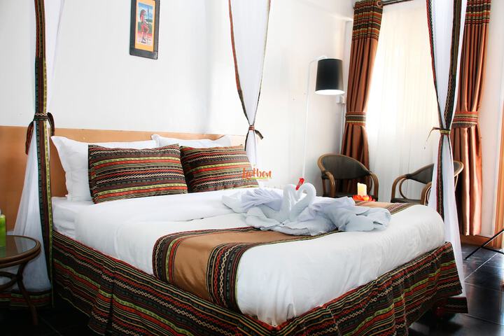 Room 5 of 13