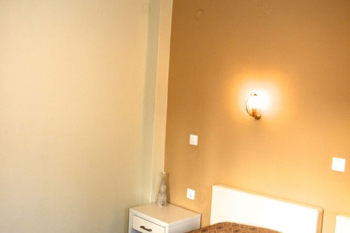 Room 20 of 106