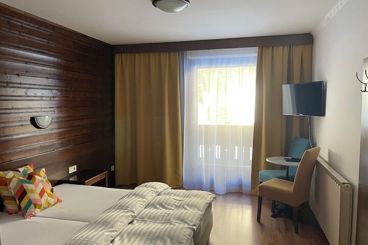 Room 4 of 60