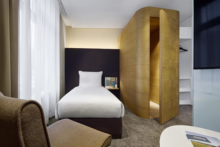 Room 15 of 63