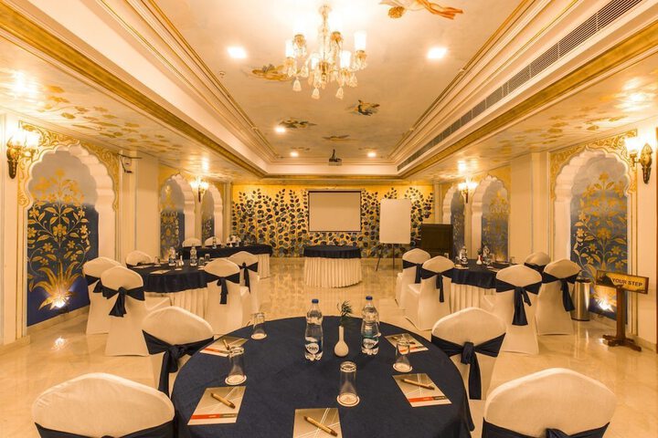 Ballroom/Hall 32 of 56
