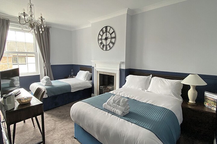 Room 4 of 36